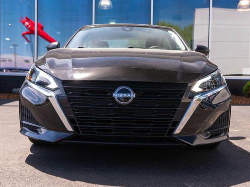Super Black 2025 Nissan Altima 2.5 SV