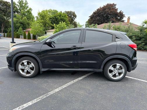 Crystal Black Pearl 2018 Honda HR-V LX