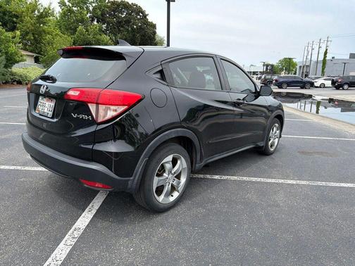 Crystal Black Pearl 2018 Honda HR-V LX