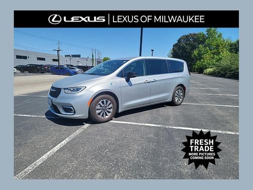 Silver Mist Clearcoat 2024 Chrysler Pacifica Hybrid Select