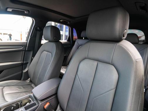 Mythos Black Metallic 2023 Audi Q3 Premium 45 TFSI S line quattro Tiptronic