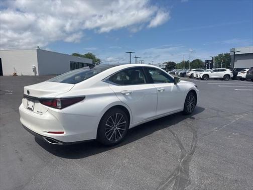 2025 Lexus ES 350 Base