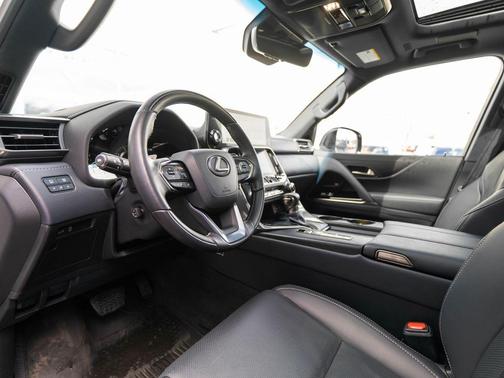 Eminent White Pearl 2024 Lexus LX 600 Luxury