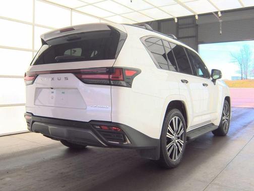 Eminent White Pearl 2024 Lexus LX 600 Luxury