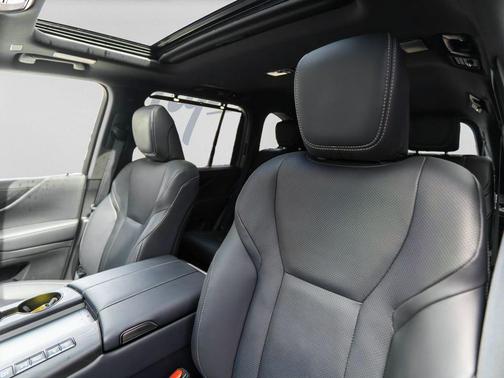Eminent White Pearl 2024 Lexus LX 600 Luxury
