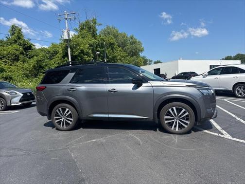 2023 Nissan Pathfinder Platinum 4WD