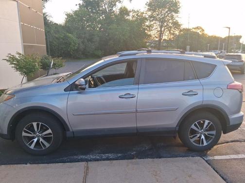 Silver Sky Metallic 2017 Toyota RAV4 XLE