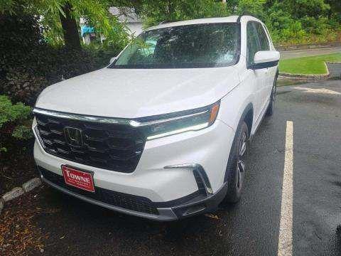 Platinum White Pearl 2025 Honda Pilot Touring 8-Passenger