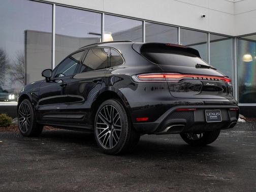 2022 Porsche Macan Base