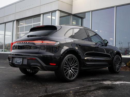 2022 Porsche Macan Base