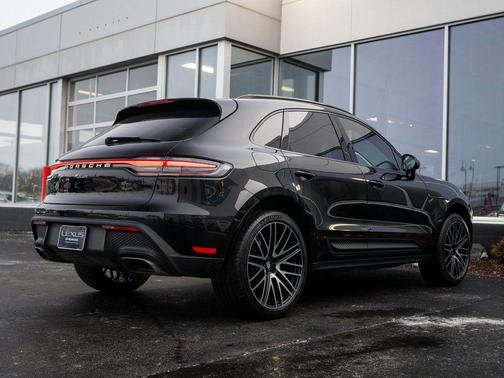 2022 Porsche Macan Base
