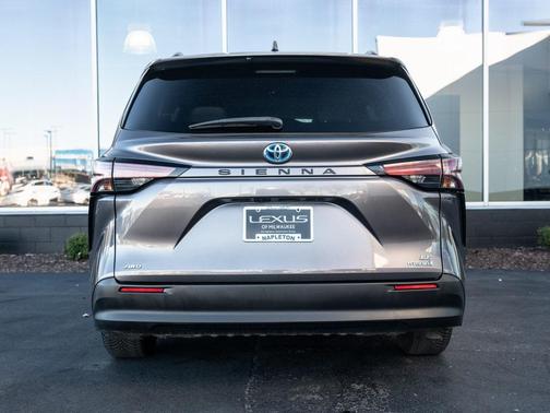 2021 Toyota Sienna LE