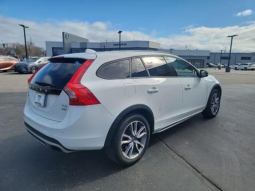 2018 Volvo V60 Cross Country T5