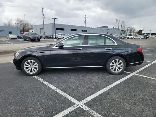 Obsidian Black Metallic 2019 Mercedes-Benz E-Class 4MATIC