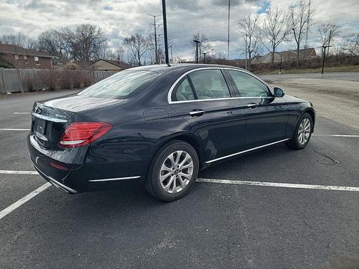 Obsidian Black Metallic 2019 Mercedes-Benz E-Class 4MATIC