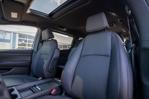 Sonic Gray Pearl 2024 Honda Odyssey Sport