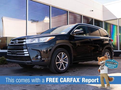 Midnight Black Metallic 2017 Toyota Highlander XLE