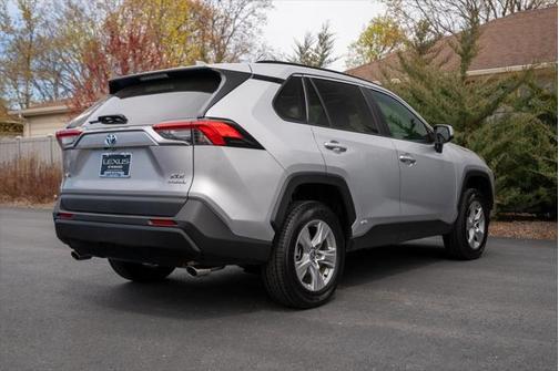 2022 Toyota RAV4 Hybrid XLE