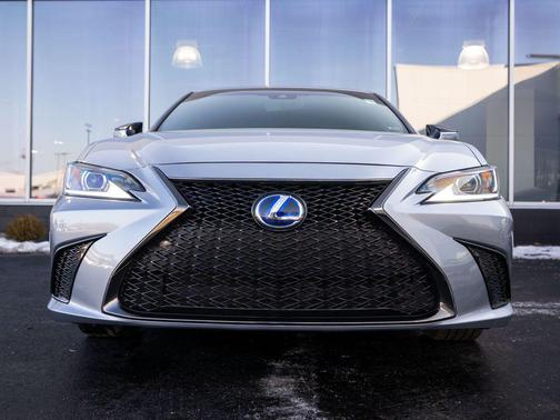 2022 Lexus ES 300h F SPORT
