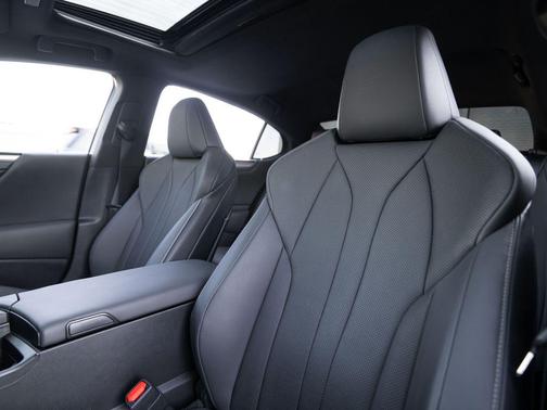 2022 Lexus ES 300h F SPORT