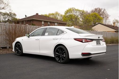 2025 Lexus ES 300h Base