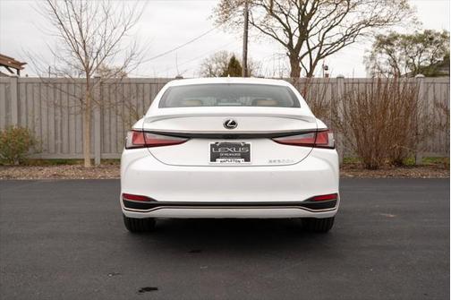 2025 Lexus ES 300h Base