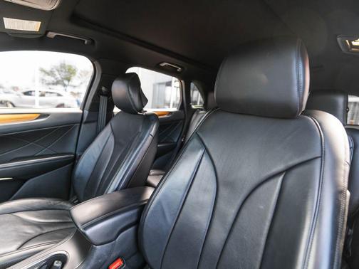 White Platinum Metallic Tri-Coat 2015 Lincoln MKC Base