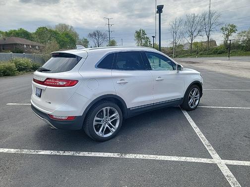 White Platinum Metallic Tri-Coat 2015 Lincoln MKC Base