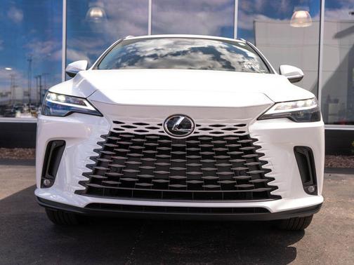 Pear 2026 Lexus RX 450h+ Base
