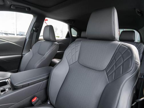 Pear 2026 Lexus RX 450h+ Base