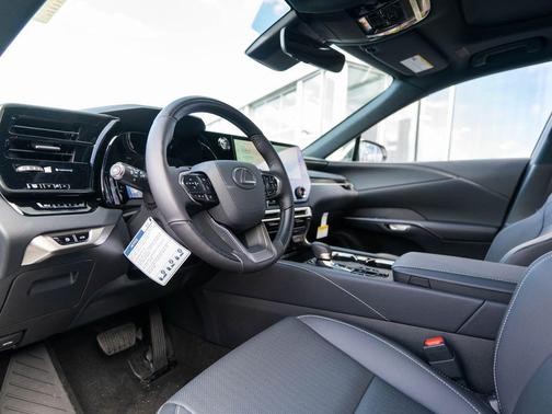 Pear 2026 Lexus RX 450h+ Base