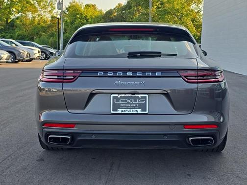 2018 Porsche Panamera 4