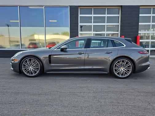 2018 Porsche Panamera 4