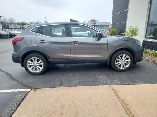 Gun Metallic 2018 Nissan Rogue Sport S
