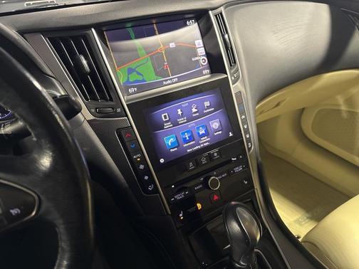 2015 INFINITI Q50 Premium