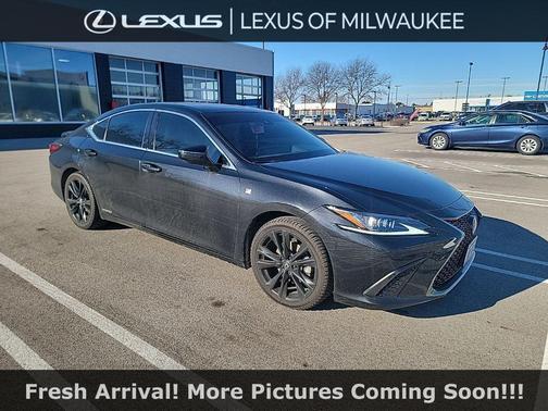2022 Lexus ES 300h F SPORT