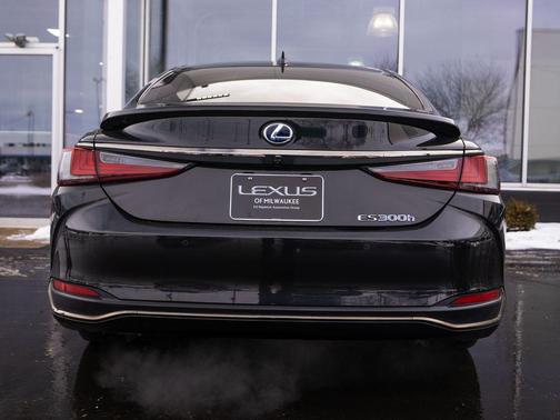 2022 Lexus ES 300h F SPORT
