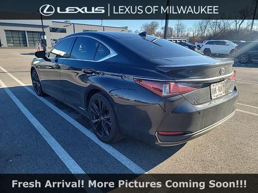 2022 Lexus ES 300h F SPORT