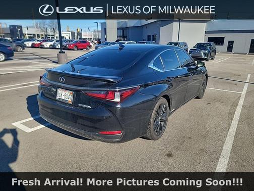 2022 Lexus ES 300h F SPORT