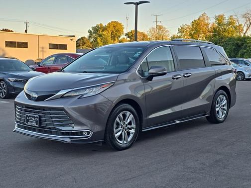2024 Toyota Sienna Limited 7-Passenger