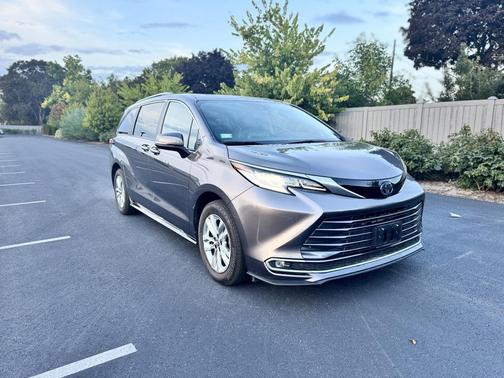 2024 Toyota Sienna Limited 7-Passenger