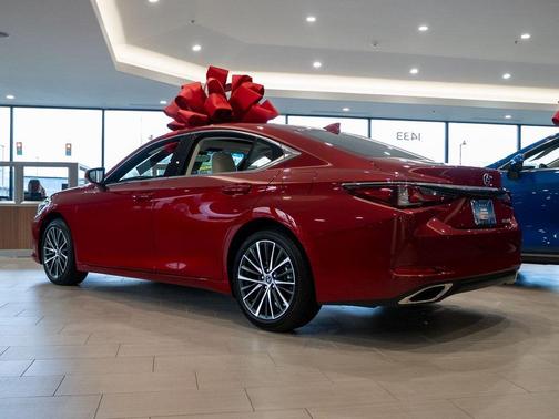 2025 Lexus ES 350 Base