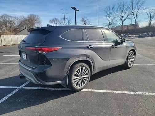 Midnight Black Metallic 2021 Toyota Highlander Platinum