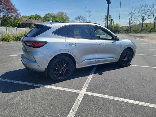 Iconic Silver Metallic 2024 Ford Escape ST-Line Elite