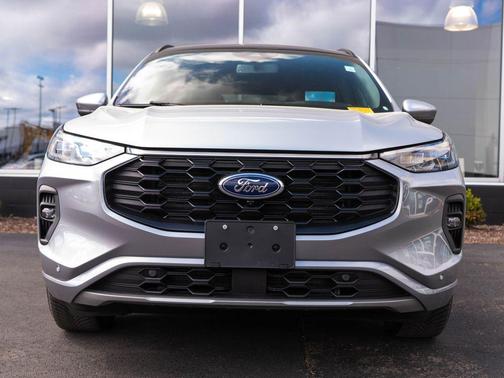 Iconic Silver Metallic 2024 Ford Escape ST-Line Elite