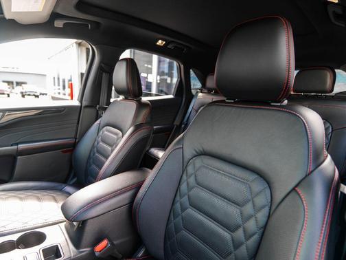 Iconic Silver Metallic 2024 Ford Escape ST-Line Elite