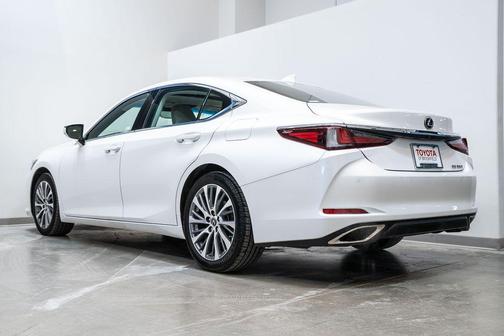 Eminent White Pearl 2020 Lexus ES 350 Base