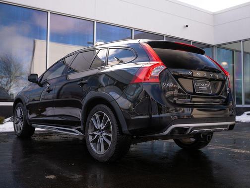 2018 Volvo V60 Cross Country T5