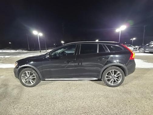 2018 Volvo V60 Cross Country T5