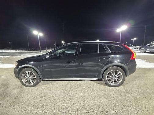 2018 Volvo V60 Cross Country T5